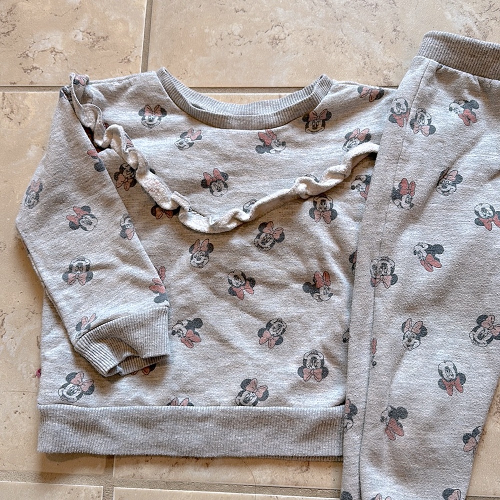 Minnie Mouse sweatsuit 3T